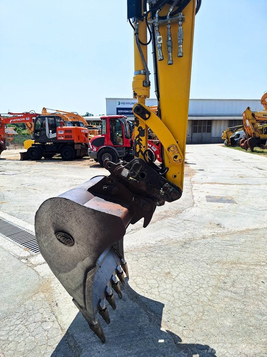 Komatsu PW118MR-8 Escavatori gommati