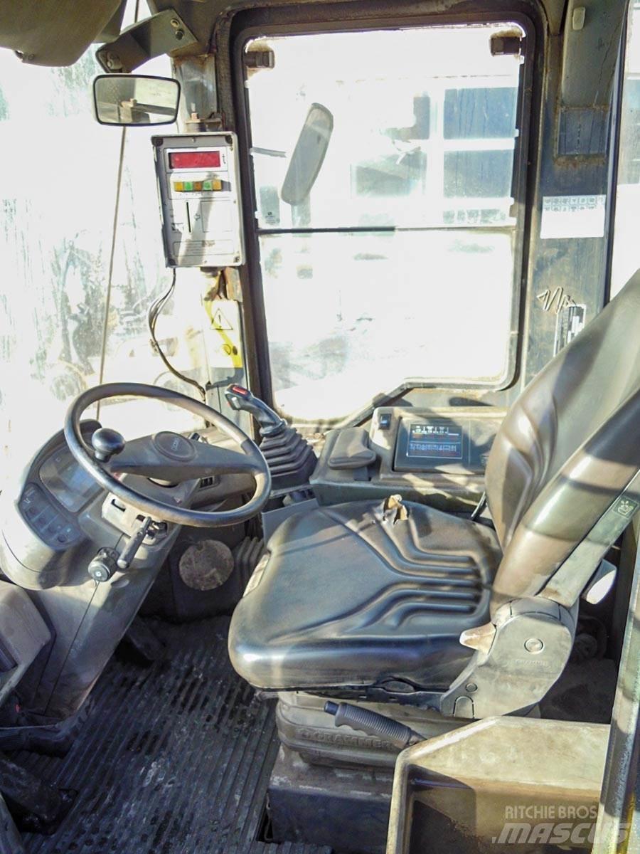 Komatsu WA270 Pale gommate