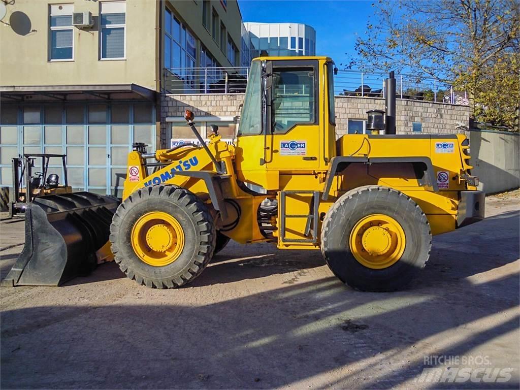 Komatsu WA270 Pale gommate