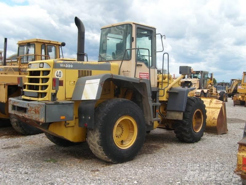 Komatsu WA320-3H Pale gommate