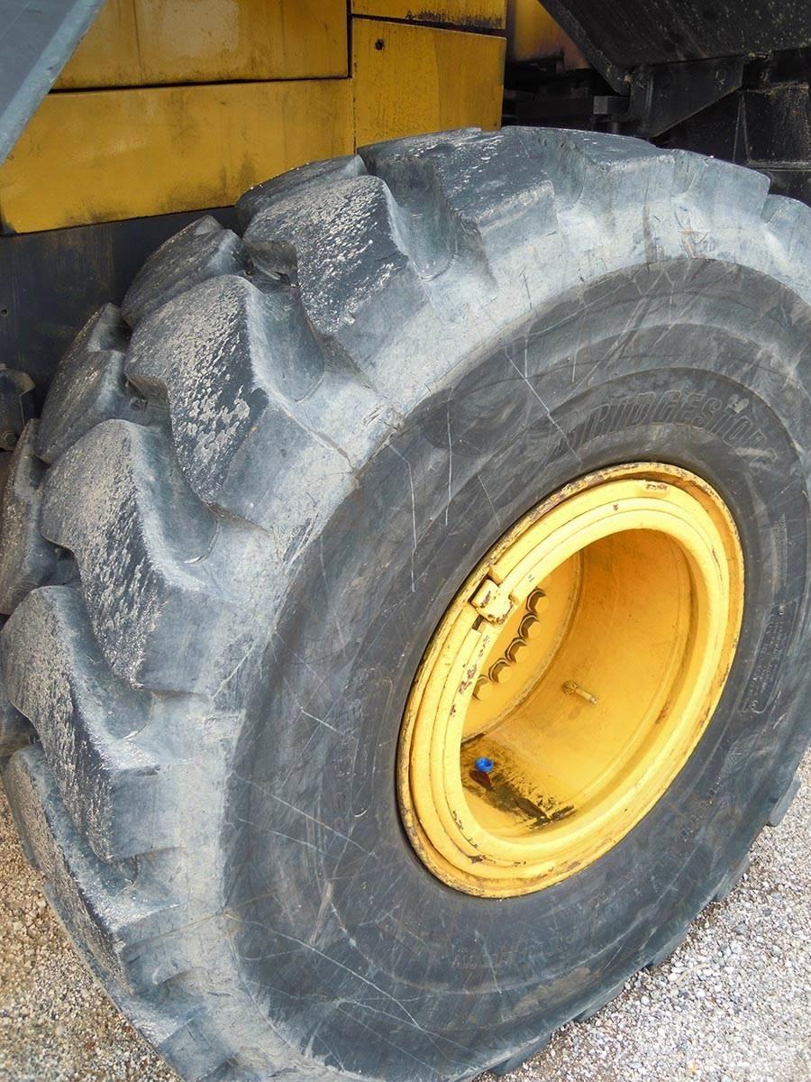 Komatsu WA430- 6E0 Pale gommate
