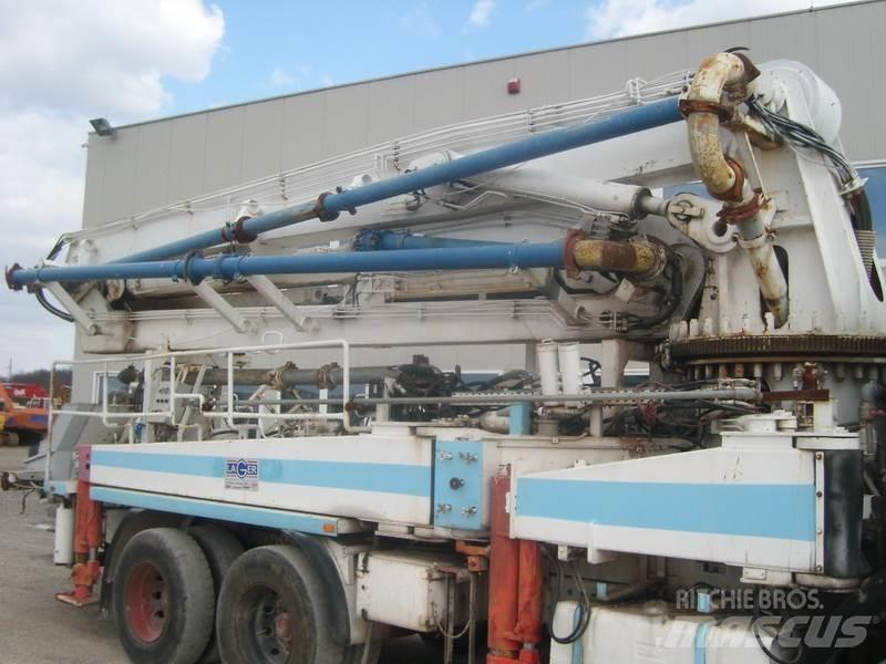 Mercedes-Benz 2422 Autopompe per calcestruzzo