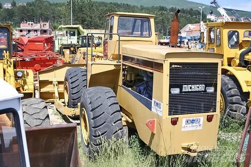 Michigan 2803 Dozer gommati