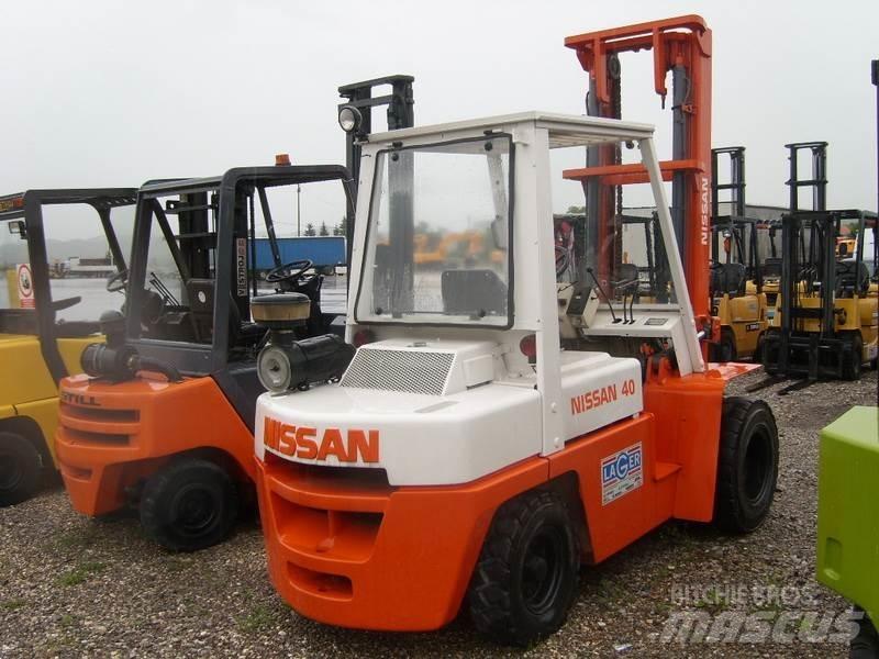 Nissan 40 Carrelli elevatori diesel