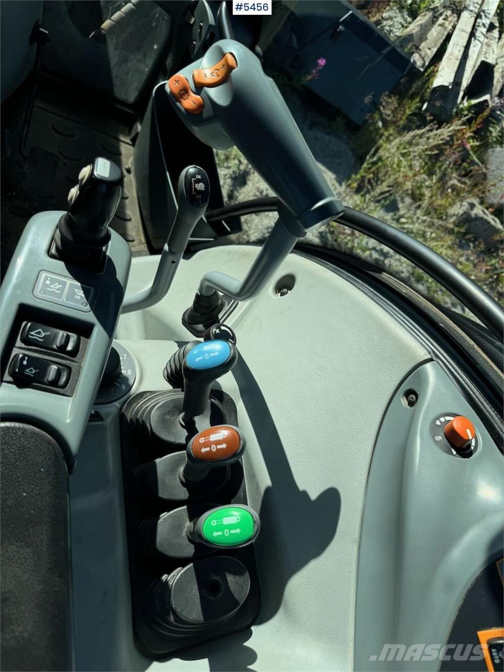 Valtra N123 Trattori