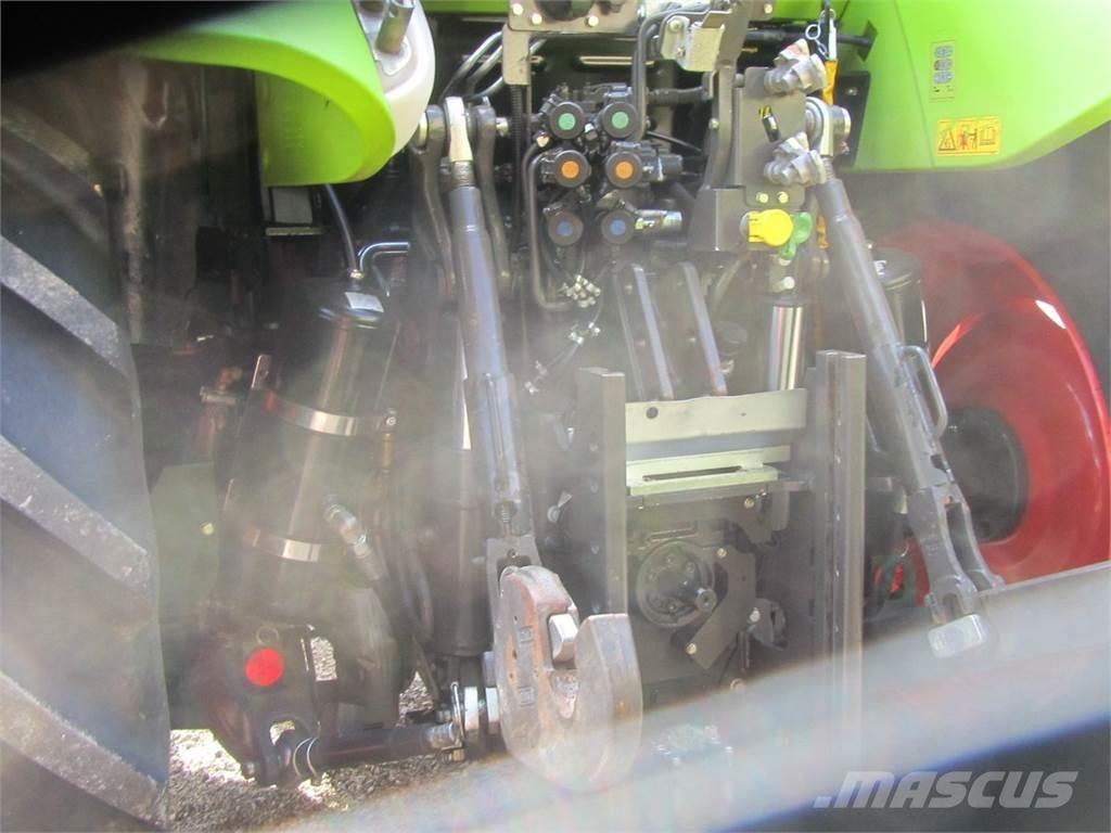 CLAAS Arion 440 Trattori