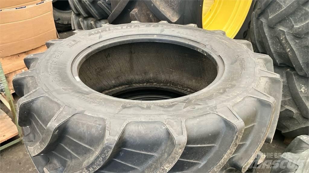 CLAAS ARION 530 Trattori