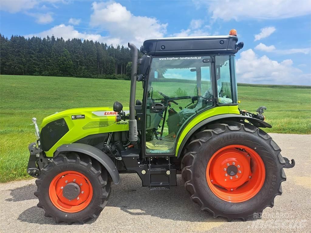 CLAAS Nexos 240 XL Trattori