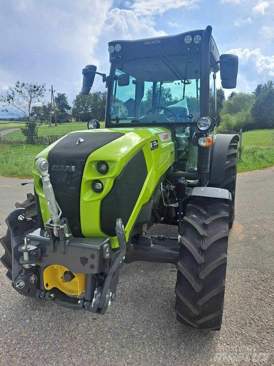 CLAAS Nexos 240 XL Trattori