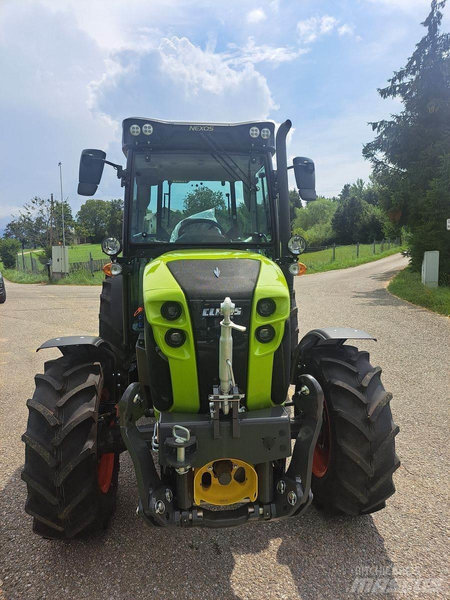 CLAAS Nexos 240 XL Trattori