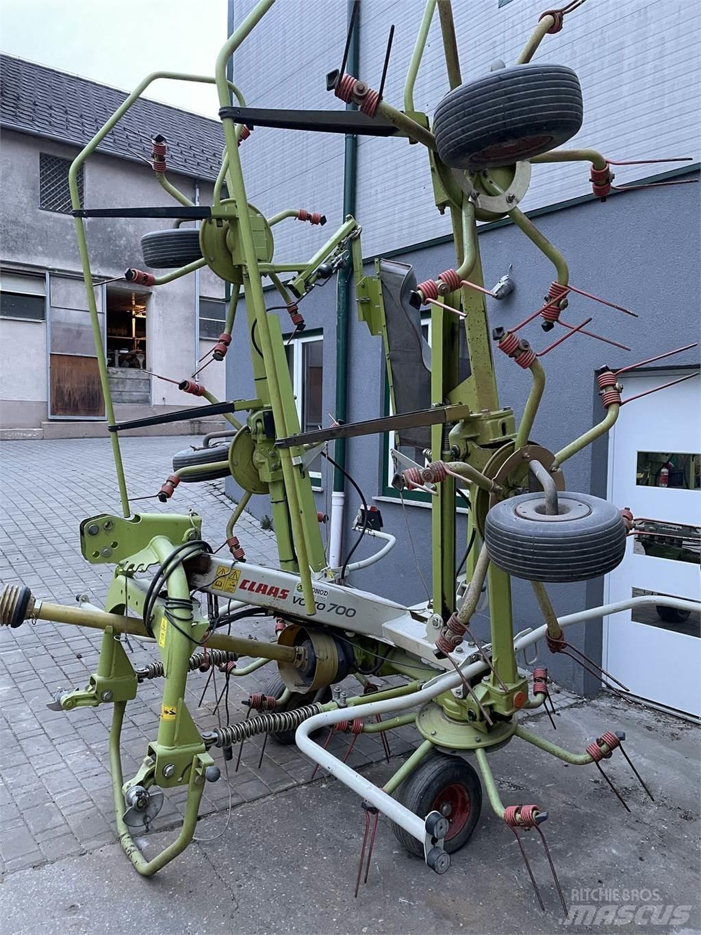 CLAAS VOLTO 700 Ranghinatori