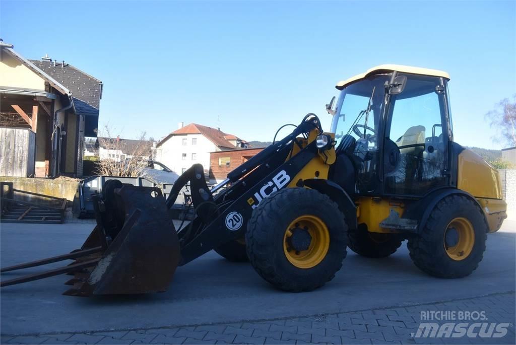 JCB 406 Pale gommate