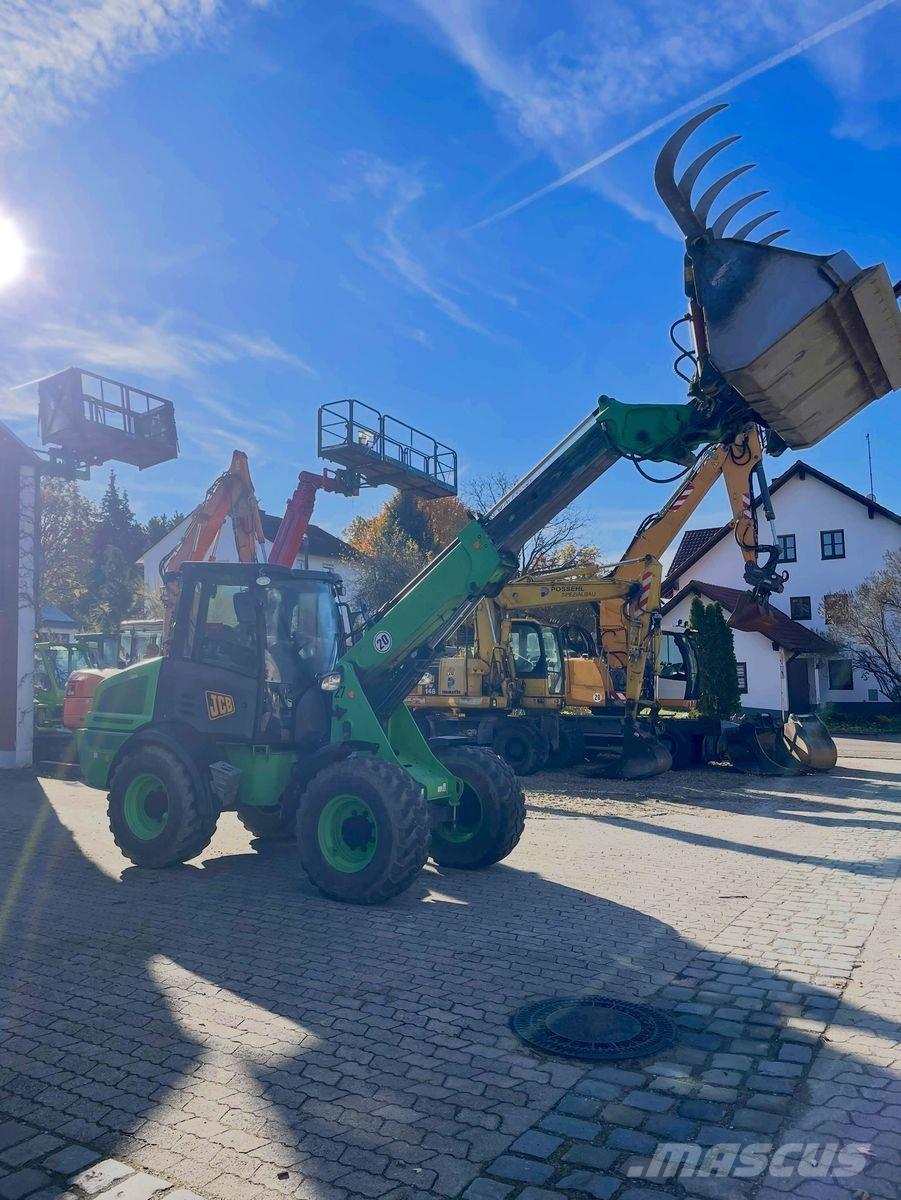 JCB TM 220 Pale gommate