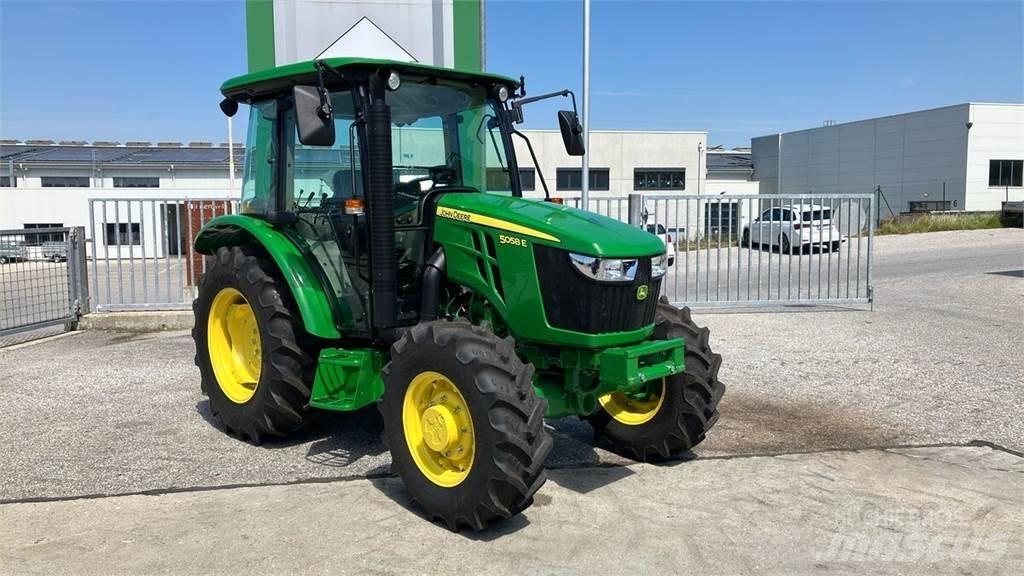 John Deere 5058E Trattori