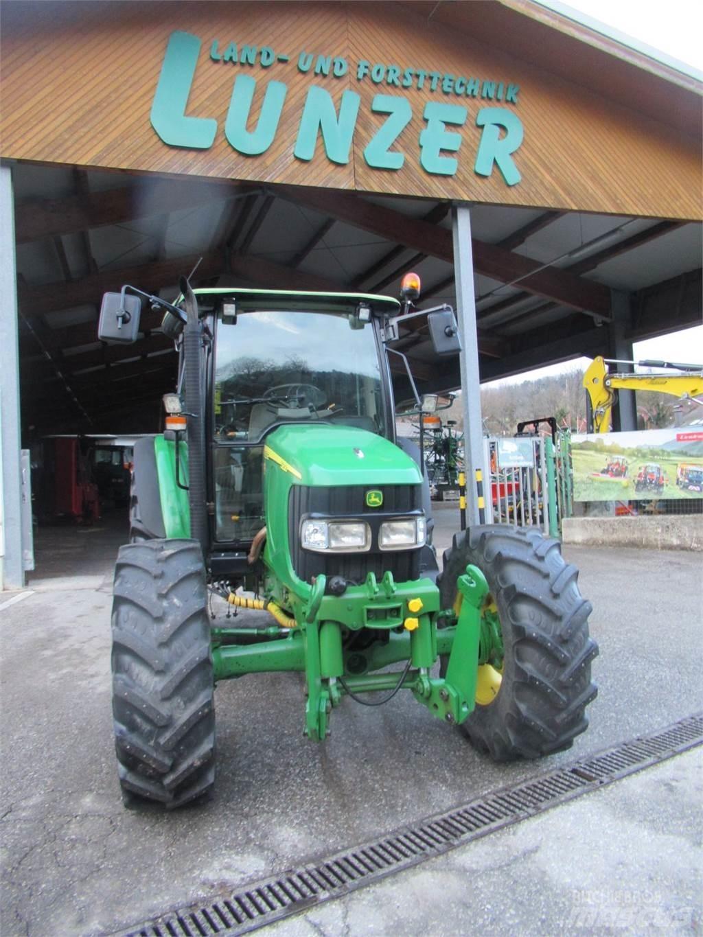 John Deere 5820 Trattori