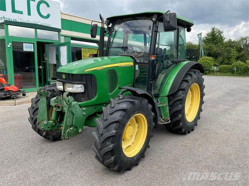 John Deere 5820 Trattori