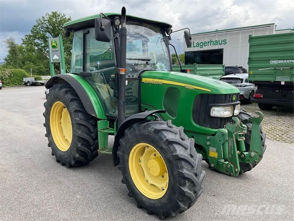 John Deere 5820 Trattori