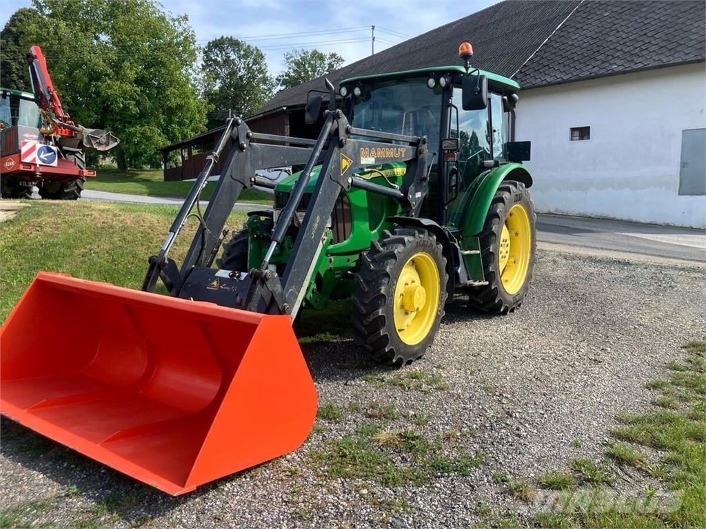 John Deere 5820 Trattori