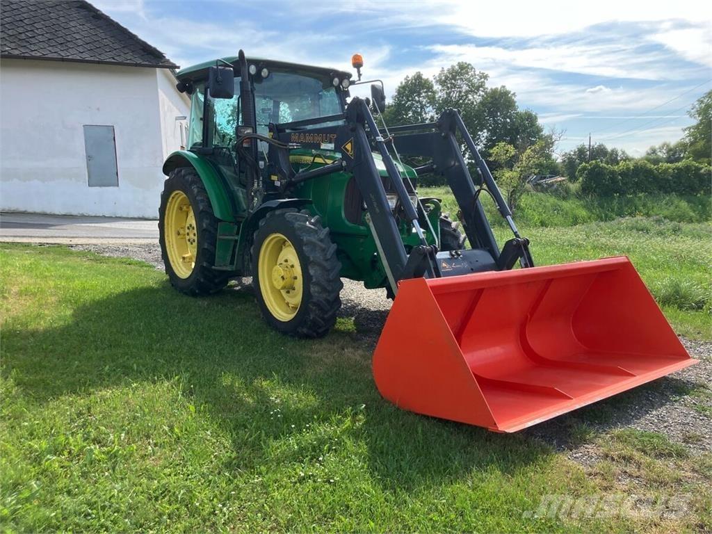John Deere 5820 Trattori