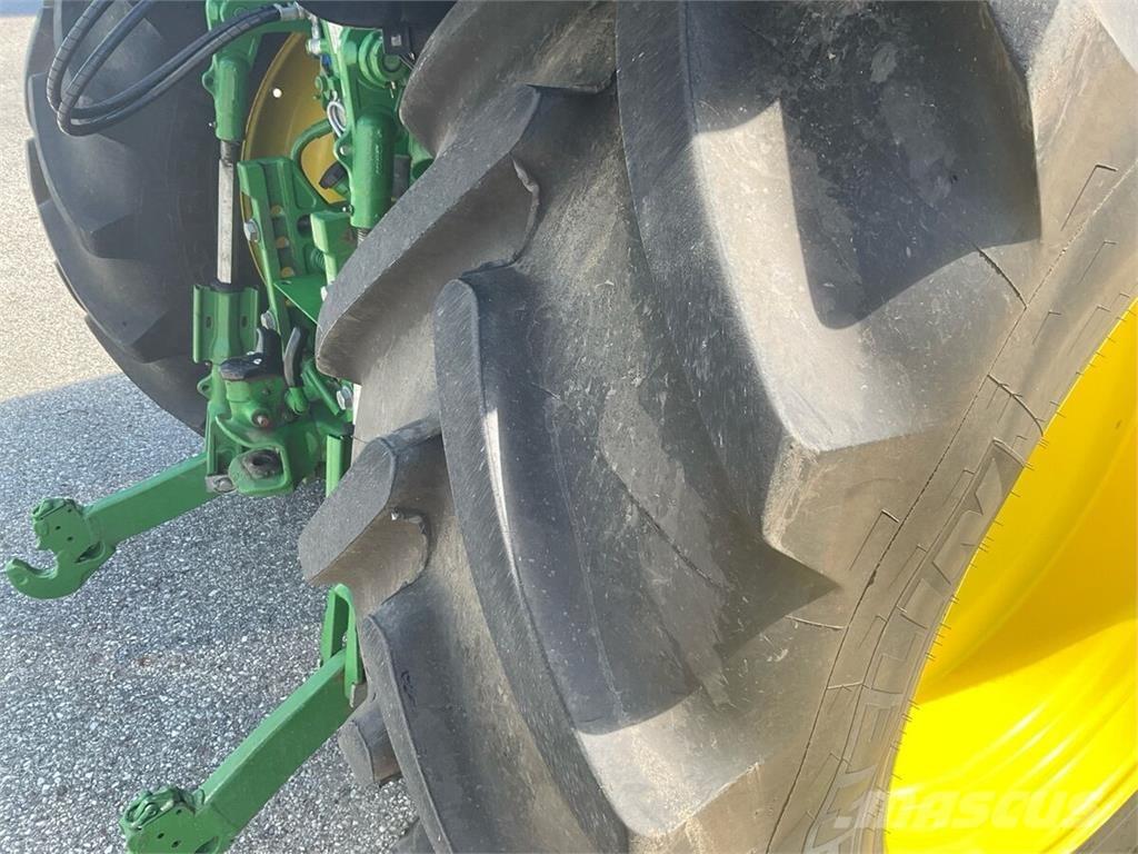 John Deere 6110R Trattori