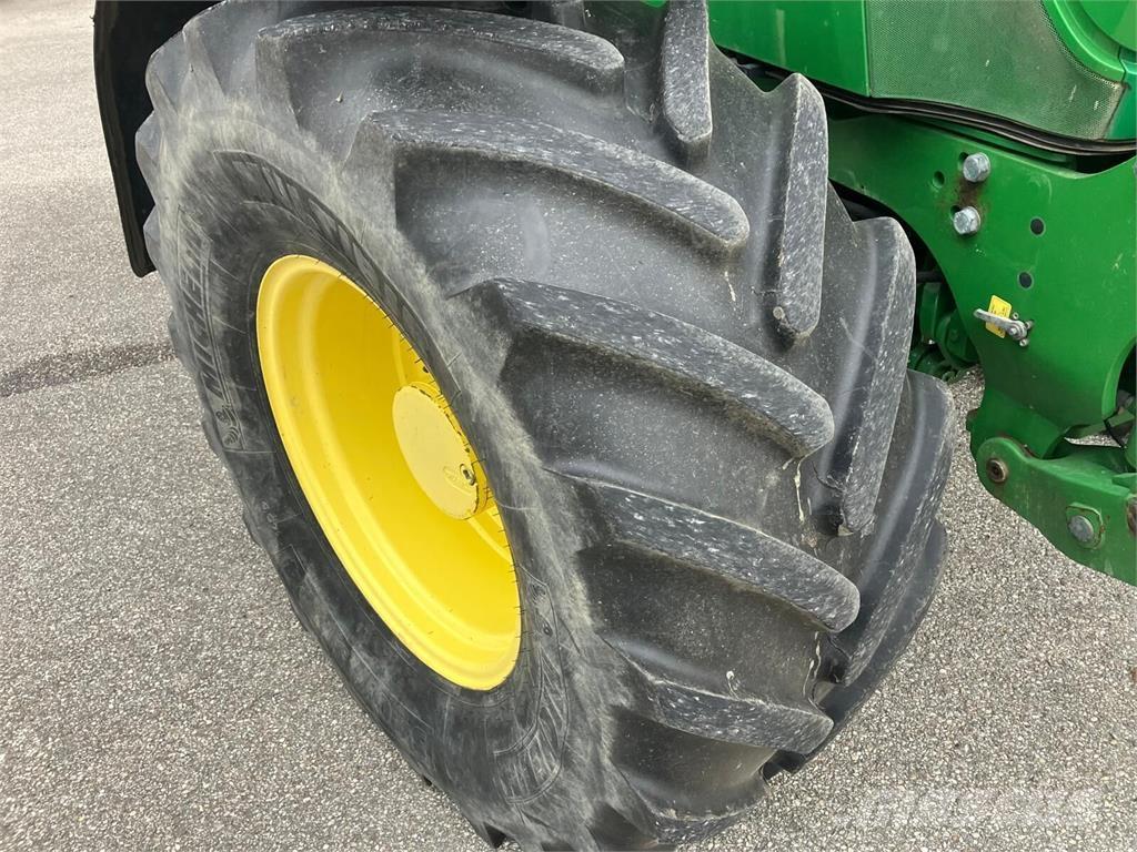 John Deere 6125R Trattori