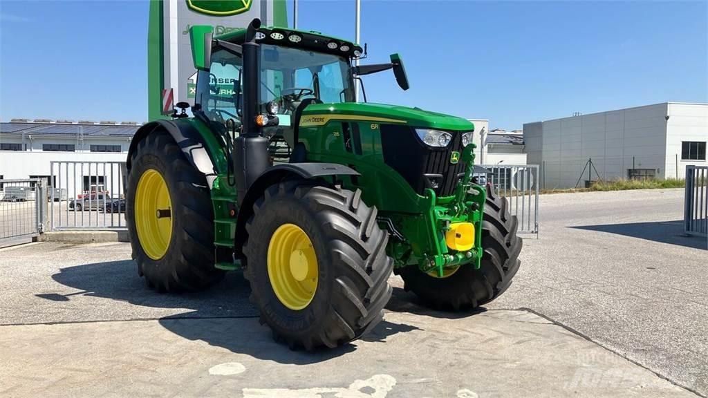 John Deere 6R 215 Trattori