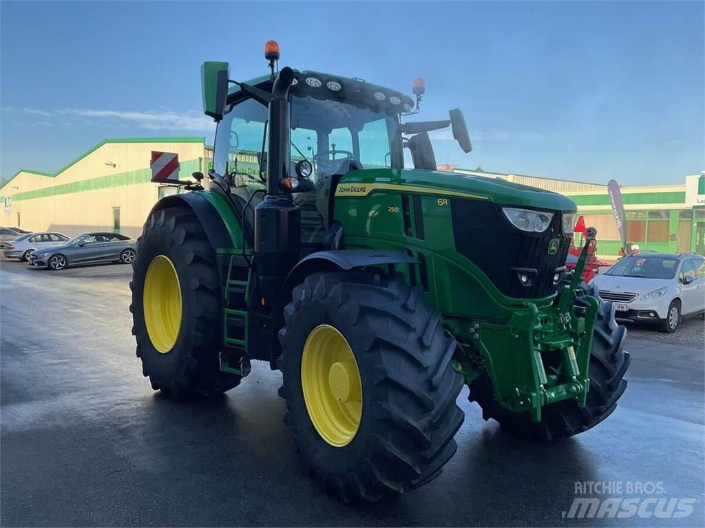 John Deere 6R 250 Trattori