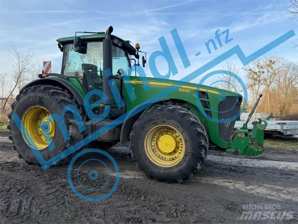 John Deere 8230 Trattori