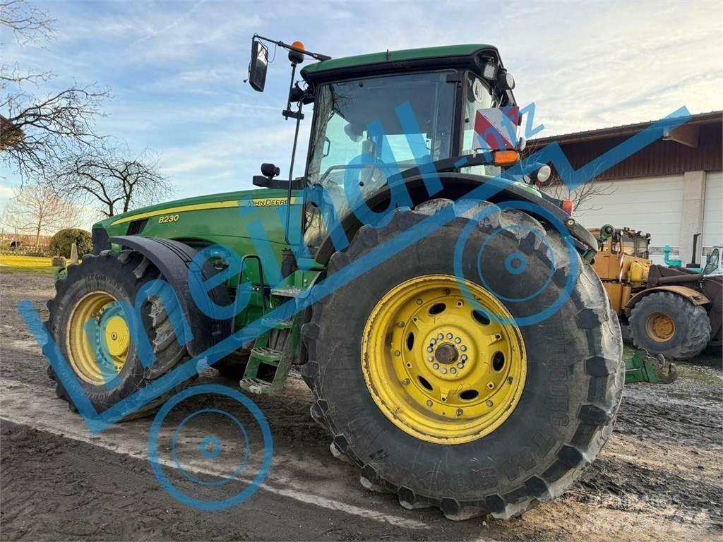 John Deere 8230 Trattori