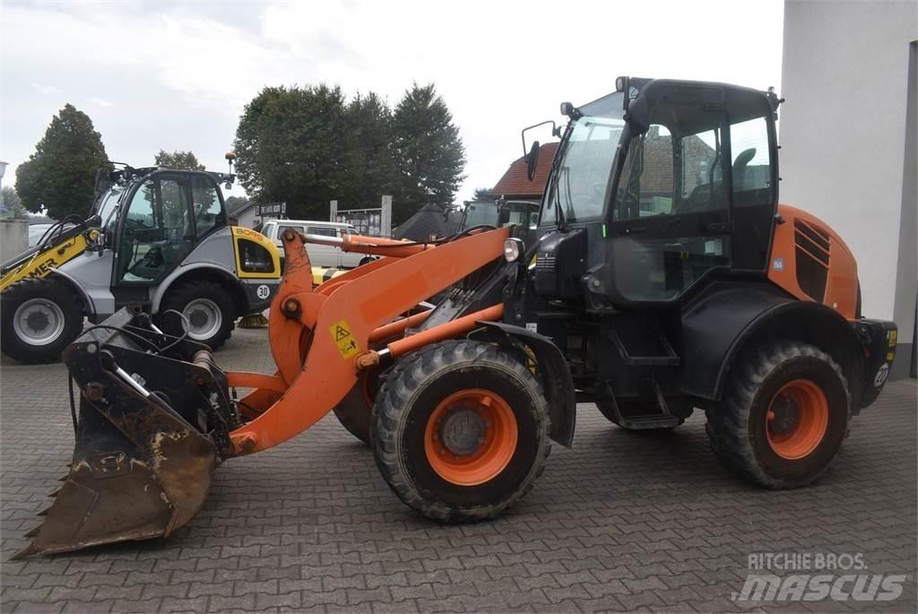 Komatsu WA100M-7 Pale gommate