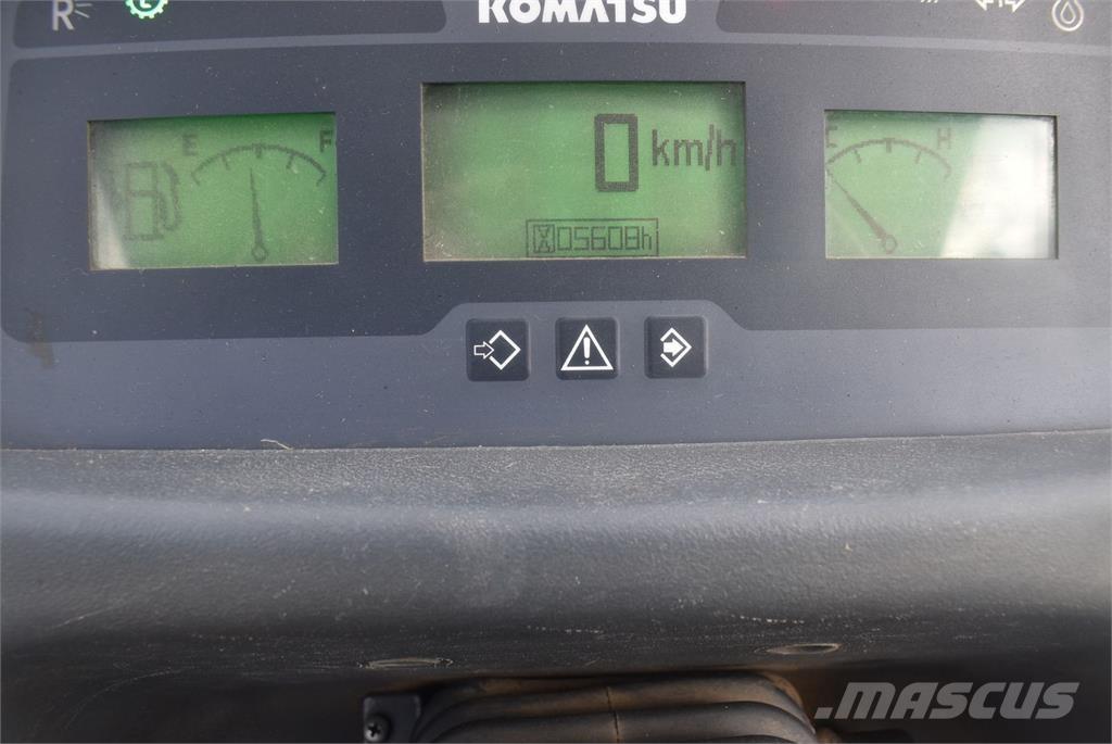 Komatsu WA100M-7 Pale gommate