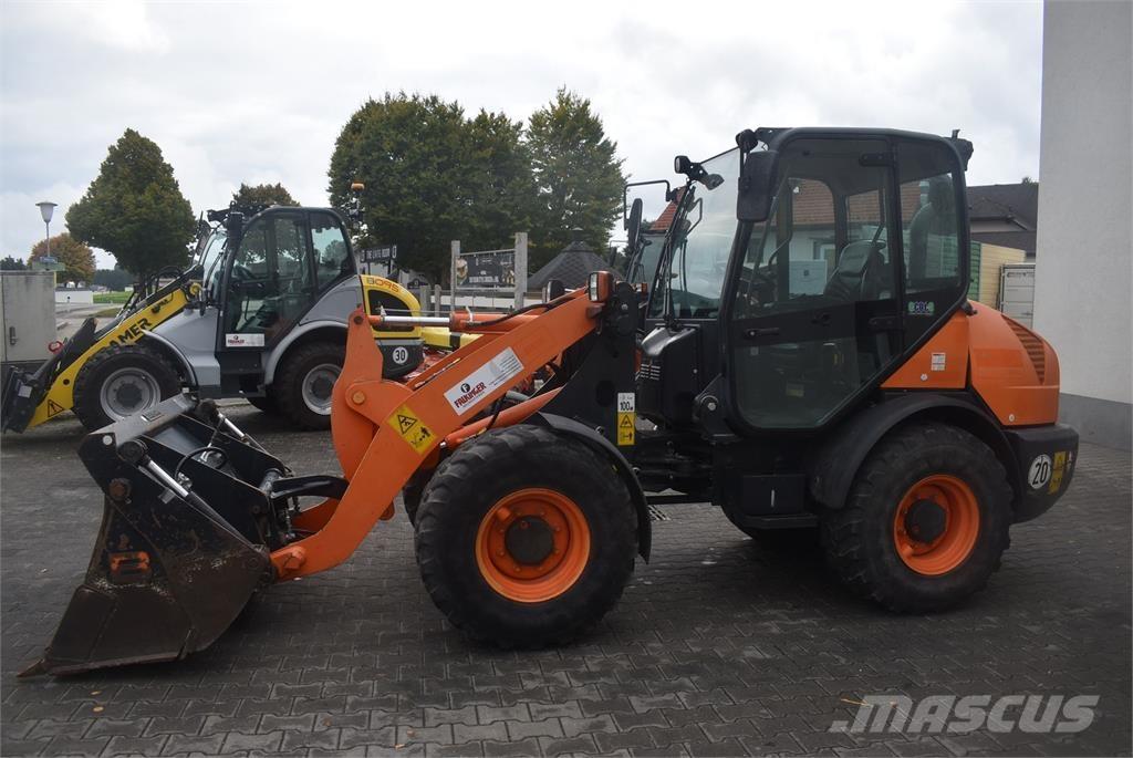 Komatsu WA70-7 Pale gommate