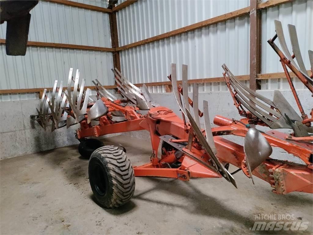 Kuhn Manager 8 NSH Aratri convenzionali