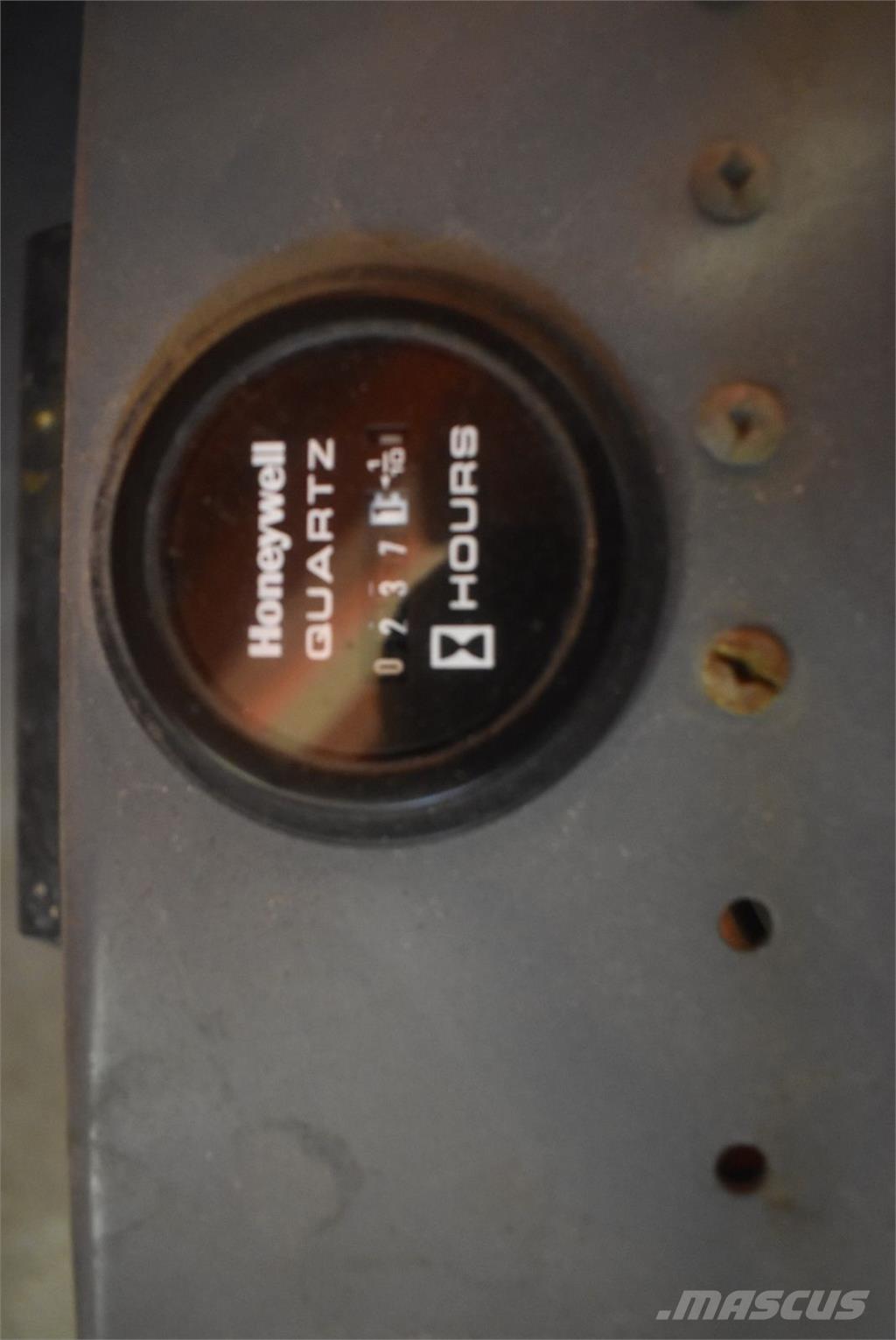 SkyJack SJ-III 3220 Piattaforme a braccio articolato