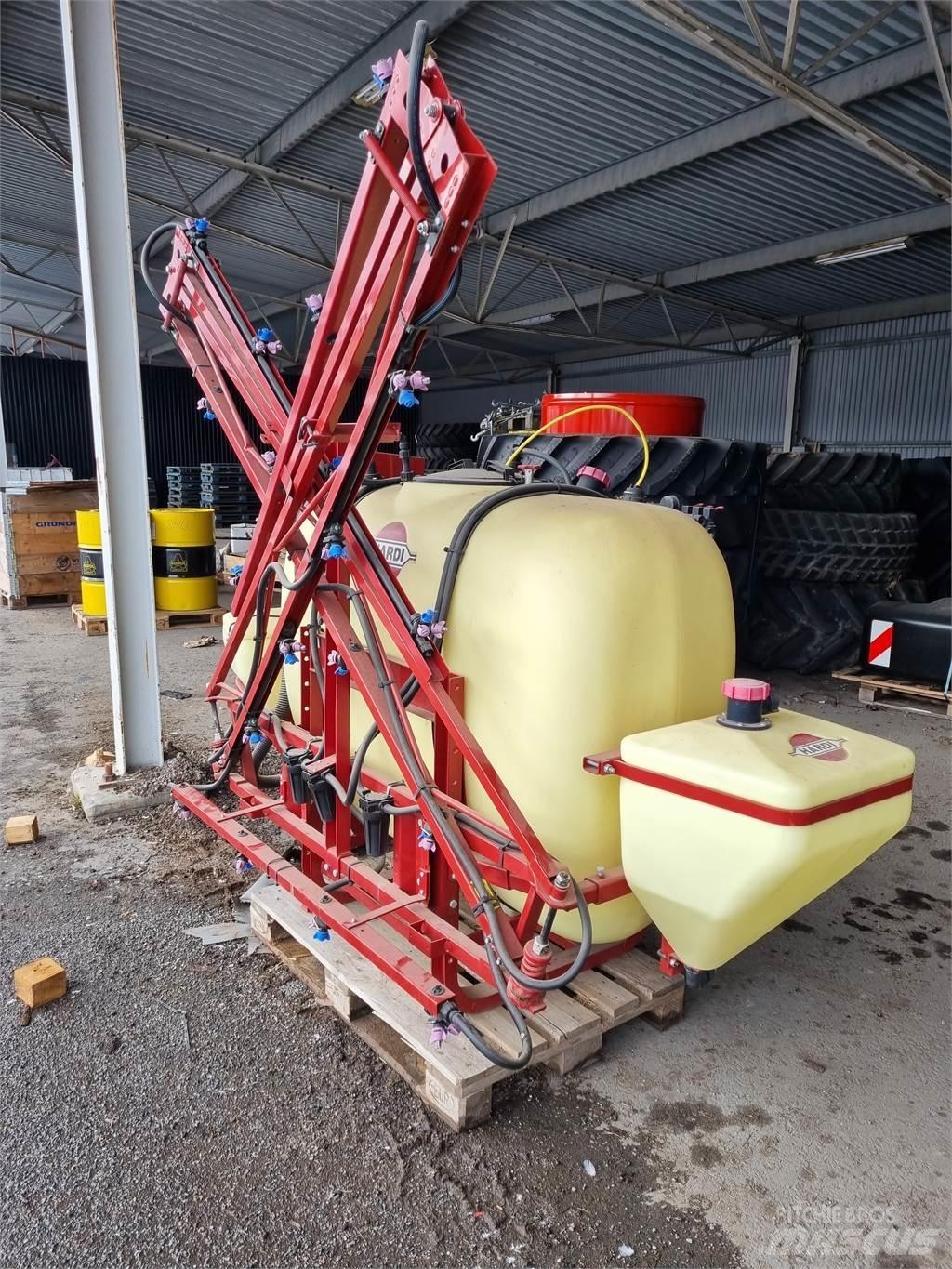 Hardi 800 Irroratrici trainate