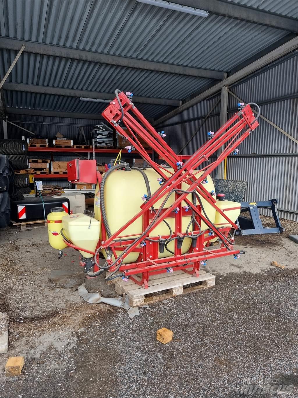 Hardi 800 Irroratrici trainate