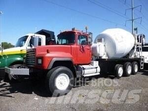 Mack RD690S Camion altro