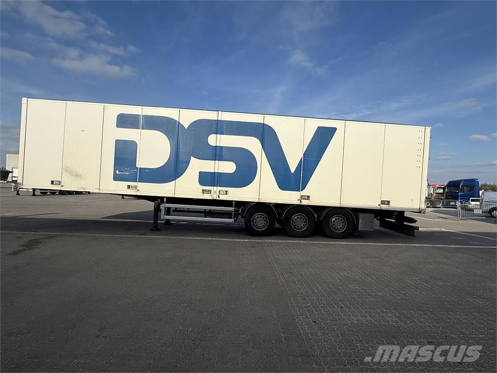 Ekeri 33 pl. Semirimorchi a cassone chiuso