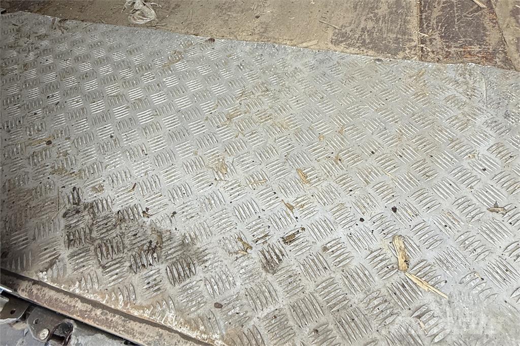 Kel-Berg 34 pl. MEGA Semirimorchi a cassone chiuso