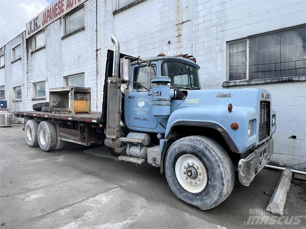 Mack RD690S Veicoli utilitari