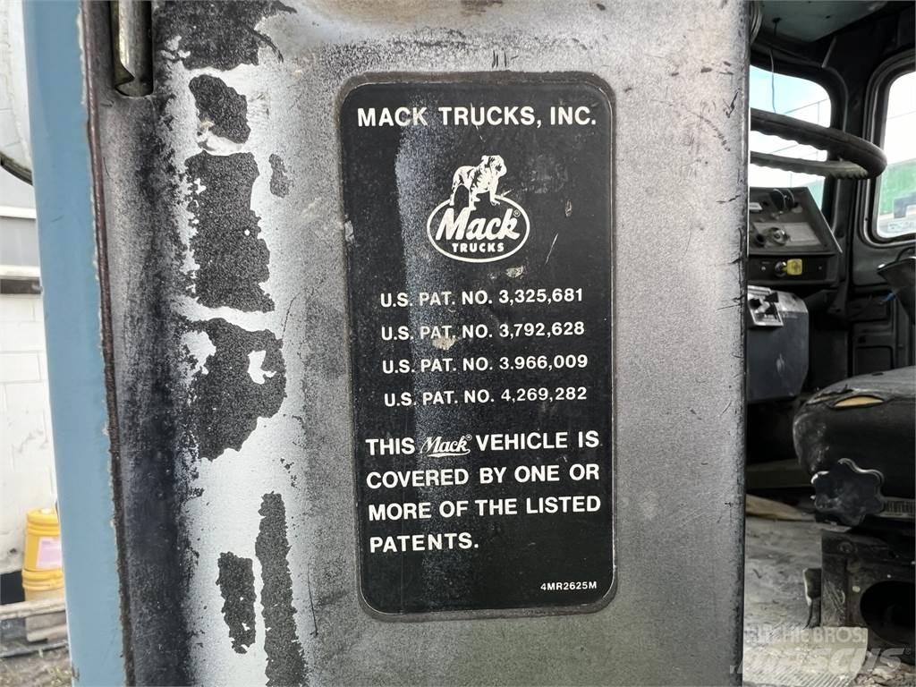 Mack RD690S Veicoli utilitari