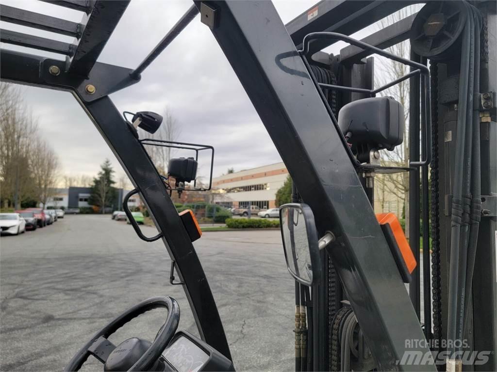 Nissan MCPL01A15LV Costruzioni - Altro