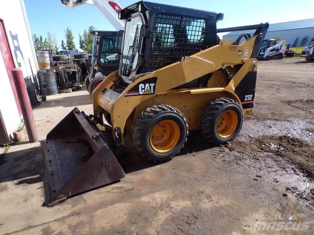 CAT 232 Mini Pale Gommate
