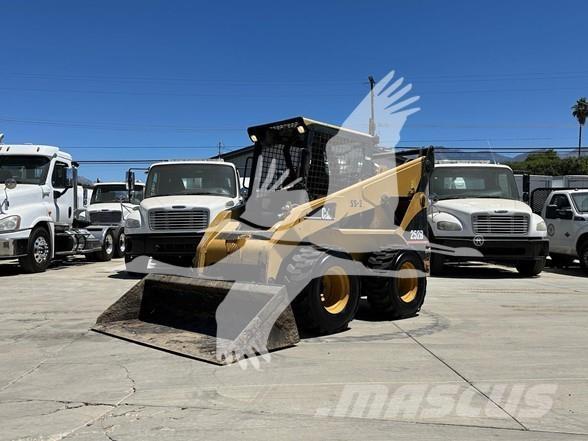 CAT 252B Mini Pale Gommate