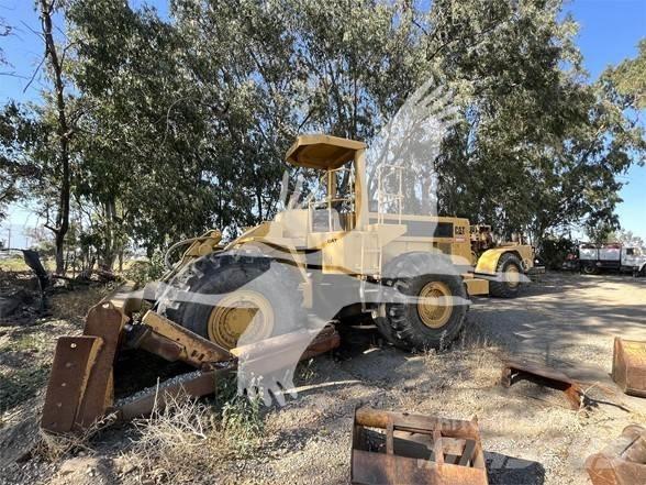 CAT 824C Pale gommate