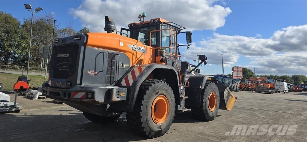 Doosan DL320-7 Pale gommate