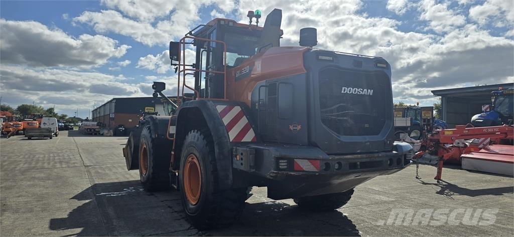 Doosan DL320-7 Pale gommate