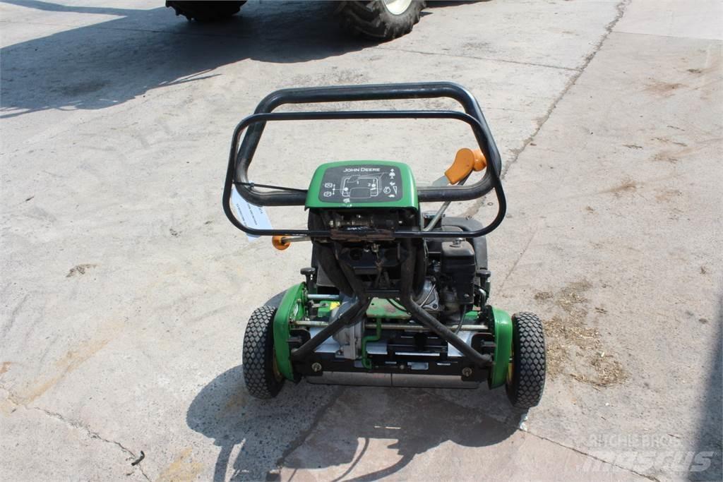 John Deere 220B Tosaerba a spinta