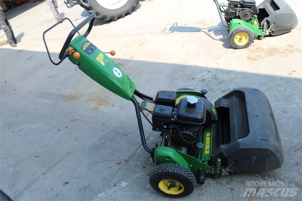 John Deere 220B Tosaerba a spinta
