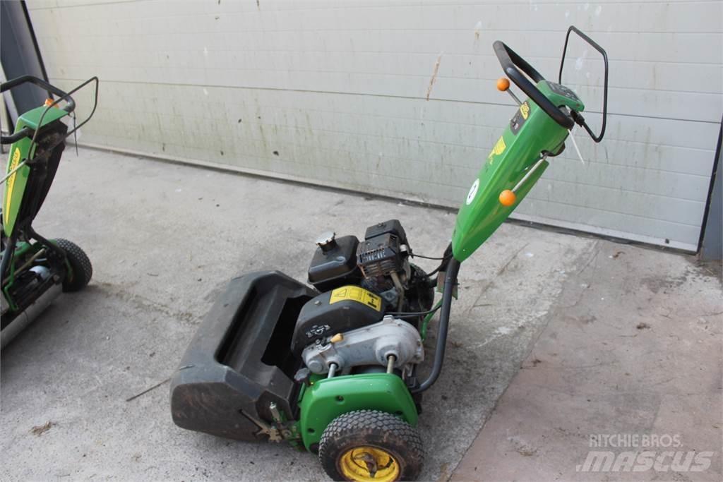 John Deere 220B Tosaerba a spinta